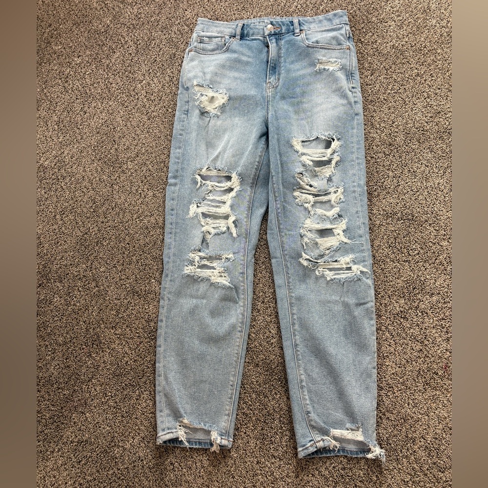 American Eagle Outfitters Light Blue Distressed Curvy Mom Jean